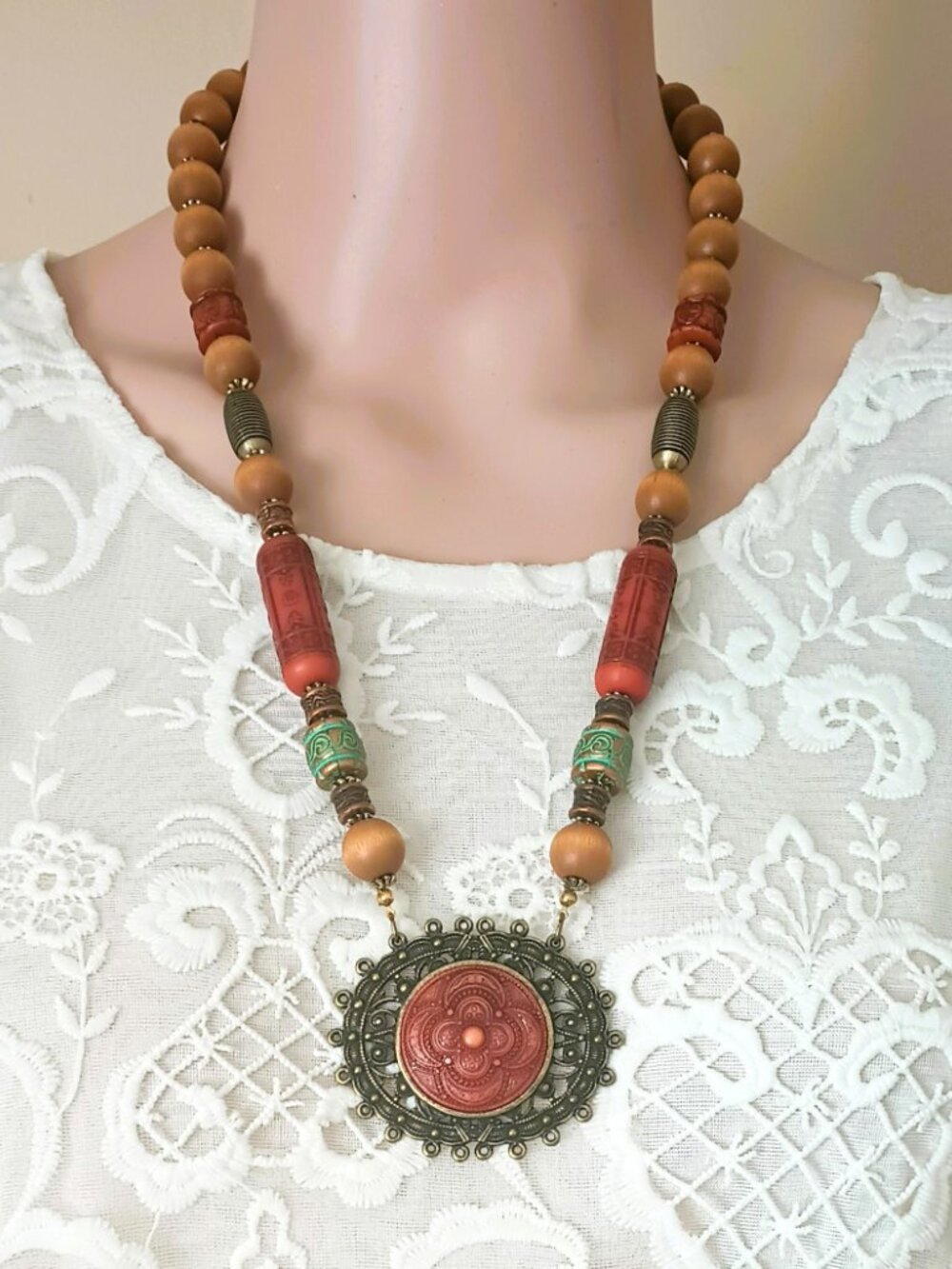 Lady Remington Vtg Boho Necklace 26” Carved Resin Beads & Metal Pendant Jewelry